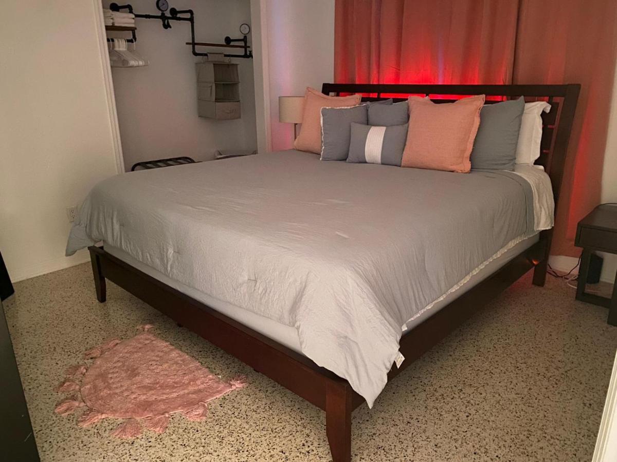 Stayover In Miami Home 2Br - 1Bth - Free Parking Buitenkant foto